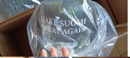 Maastolippis pakattuna, brodeerattu MAKE SUOMI GREAT AGAIN